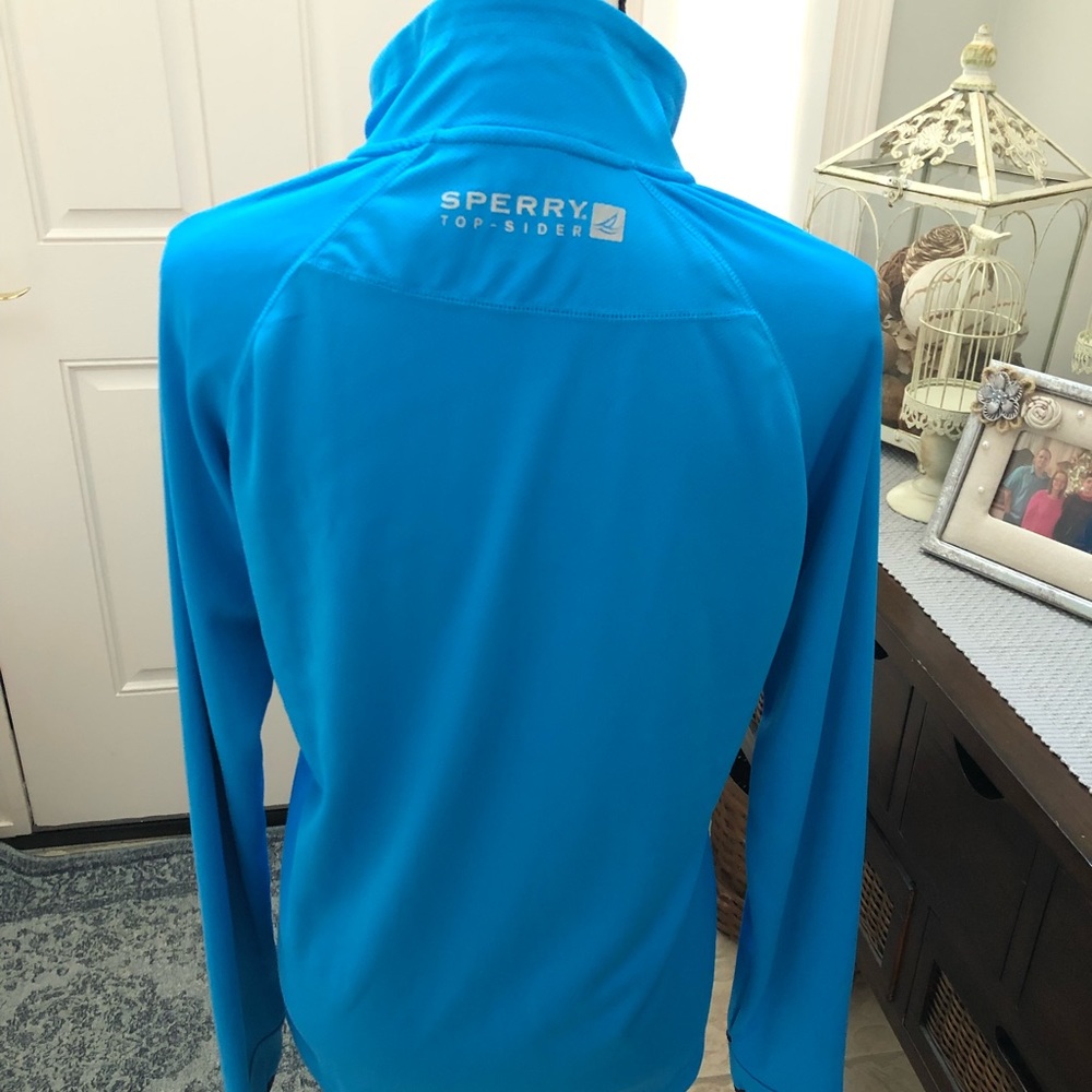 🌞 SPERRY Woman’s Athletic Top🌞 - Picture 3 of 8